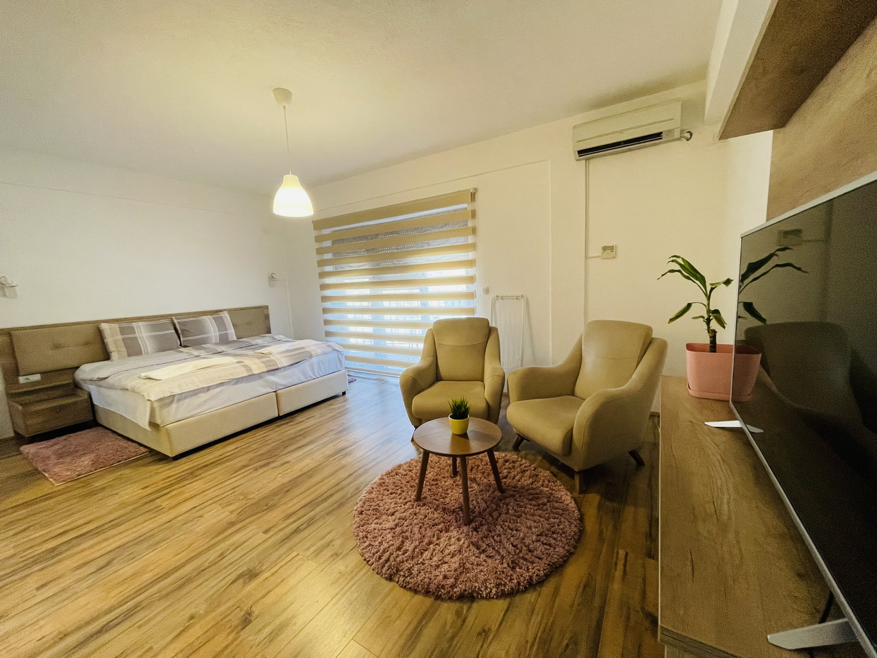  Fuk tak apartmani i restoran 